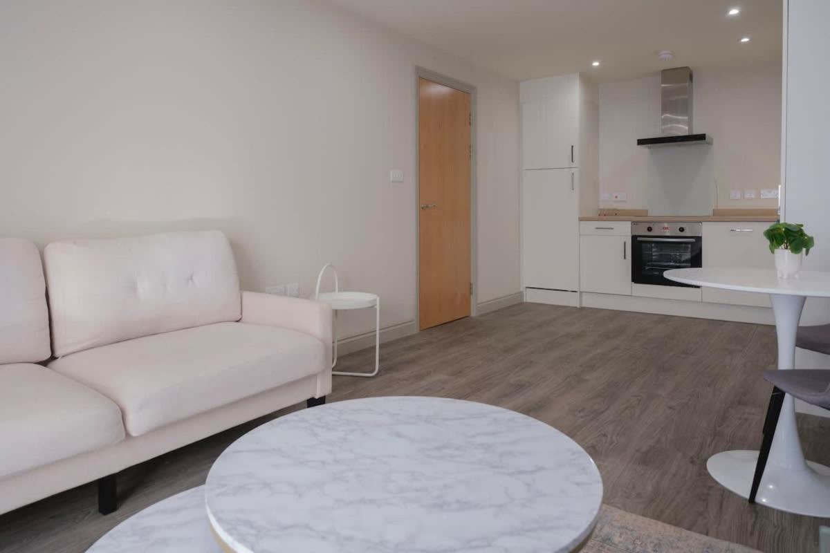 Charming 1-bedroom In Leeds Centre Perfect For Couples Or Solo Travelers Leeds (West Yorkshire)