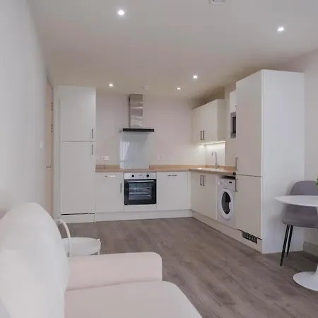 Charming 1-Bedroom Apartment In Leeds City Centre Perfect For Couples Or Solo Travelers Exterior photo
